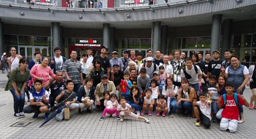 なんでもないところで集合写真