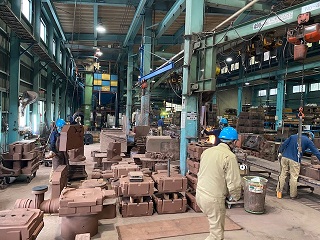 何やら楽しそうな工場