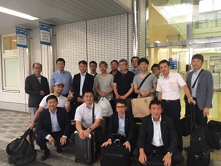 帰り間際に集合写真(全体の半分くらい) 帰り間際に集合写真(全体の半分くらい)